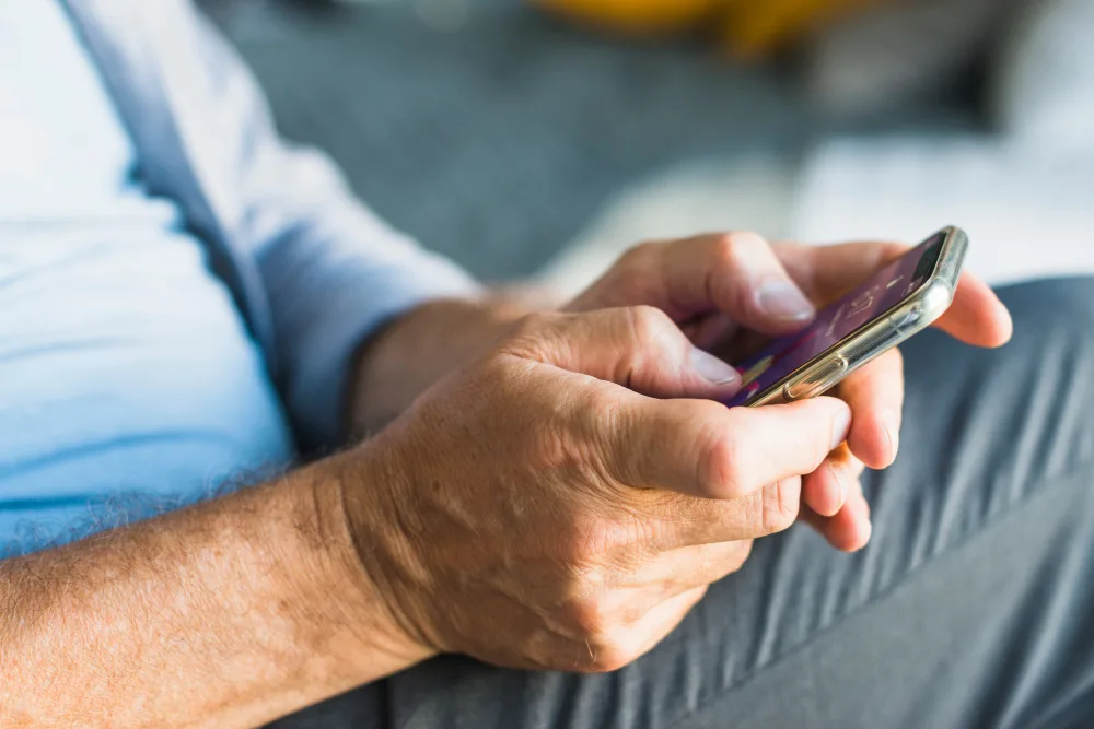 Como escolher um celular custo benefício? 4 Celular para Idoso
