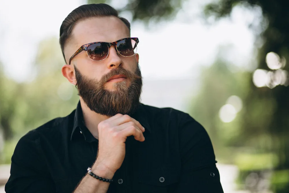 Como deixar a barba crescer por igual e evitar falhas? 4 homem barbudo