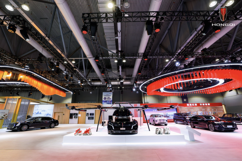 HONGQI Apresenta o Luxo Oriental na Exposição Internacional Automotiva de Suprimentos 2025 (Hong Kong) 1 faw